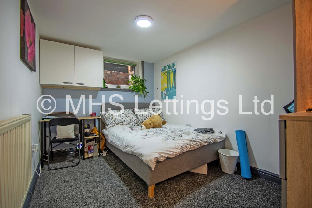 Photo of 2 Bedroom Ground Floor Flat in 43a Regent Park Terrace, Leeds, LS6 2AX