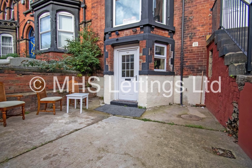 Photo of 2 Bedroom Ground Floor Flat in 43a Regent Park Terrace, Leeds, LS6 2AX