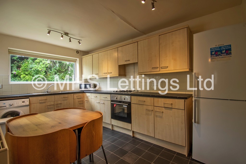Photo of 3 Bedroom Mid Terraced House in 29 Langdale Avenue, Leeds, LS6 3HA