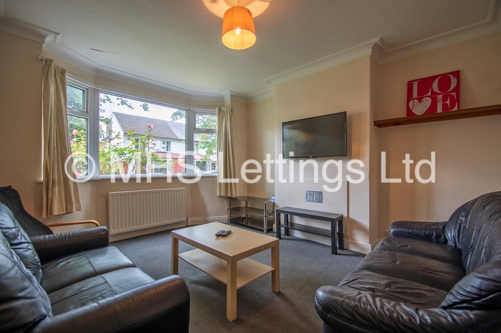 Photo of 3 Bedroom Mid Terraced House in 29 Langdale Avenue, Leeds, LS6 3HA