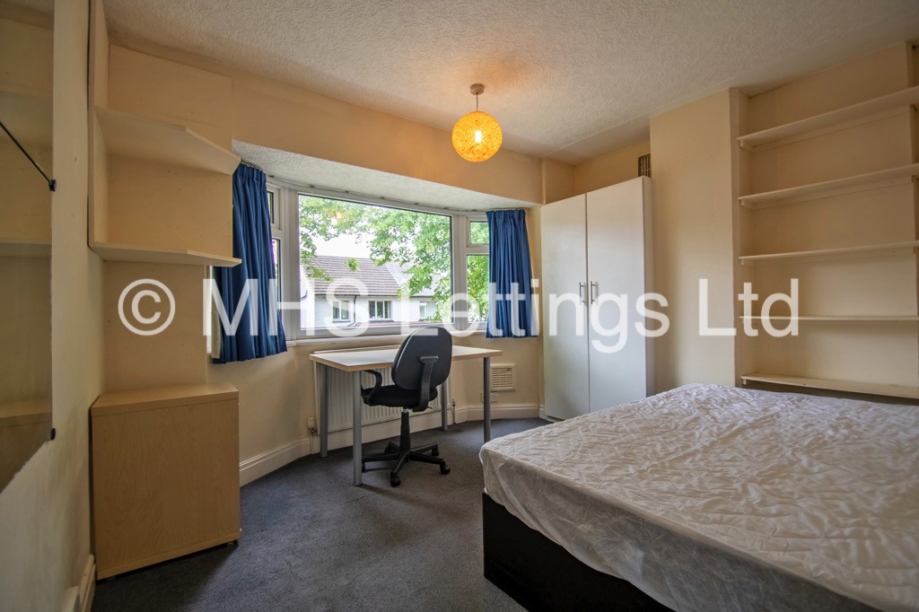 Photo of 3 Bedroom Mid Terraced House in 29 Langdale Avenue, Leeds, LS6 3HA