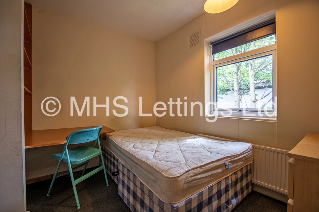Photo of 3 Bedroom Mid Terraced House in 29 Langdale Avenue, Leeds, LS6 3HA