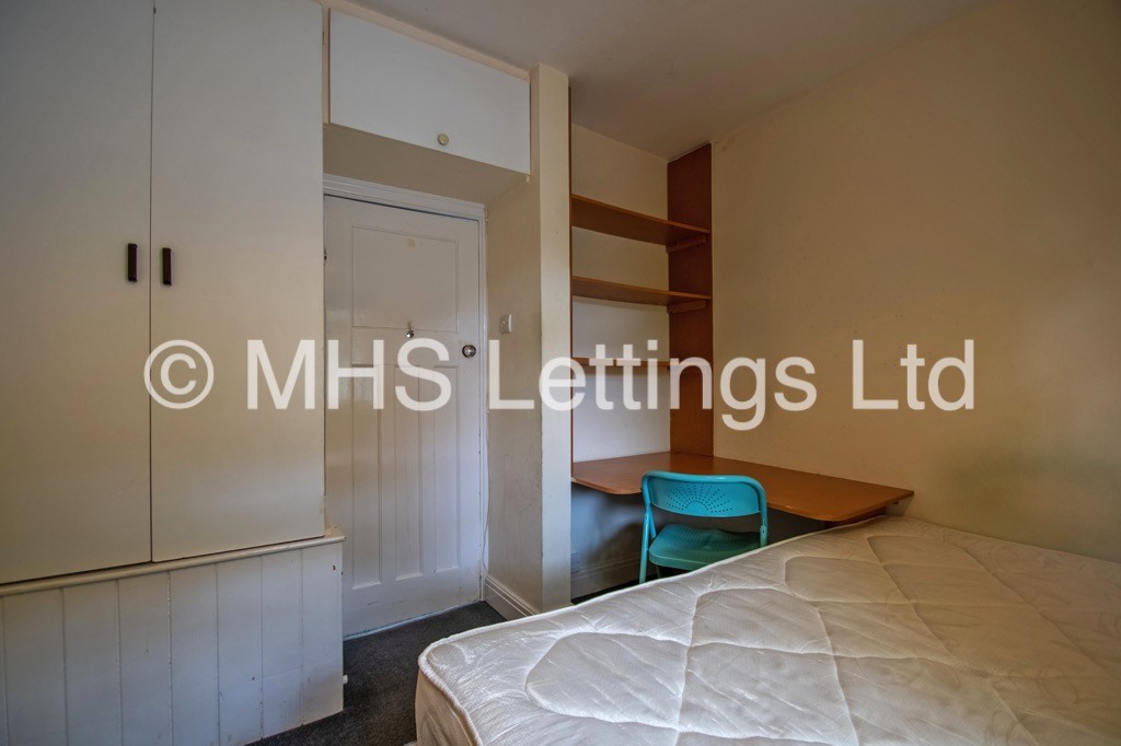 Photo of 3 Bedroom Mid Terraced House in 29 Langdale Avenue, Leeds, LS6 3HA