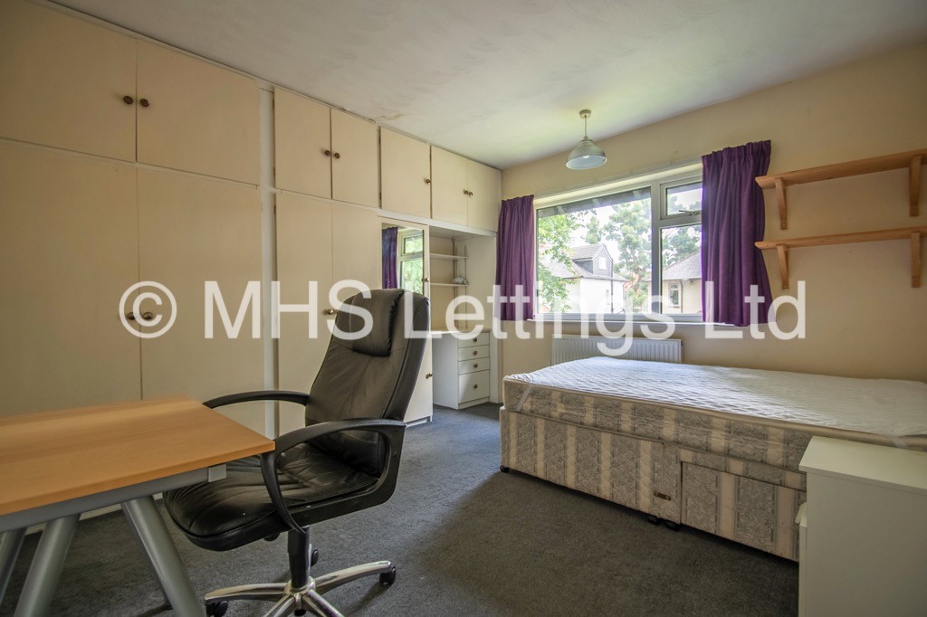 Photo of 3 Bedroom Mid Terraced House in 29 Langdale Avenue, Leeds, LS6 3HA
