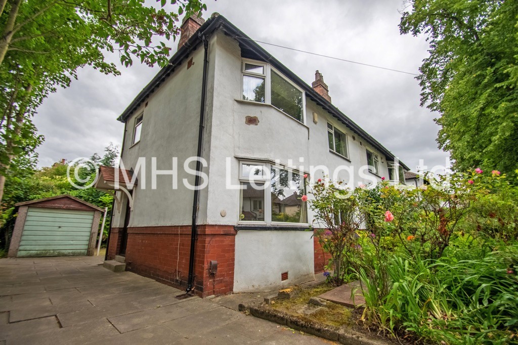 Photo of 3 Bedroom Mid Terraced House in 29 Langdale Avenue, Leeds, LS6 3HA