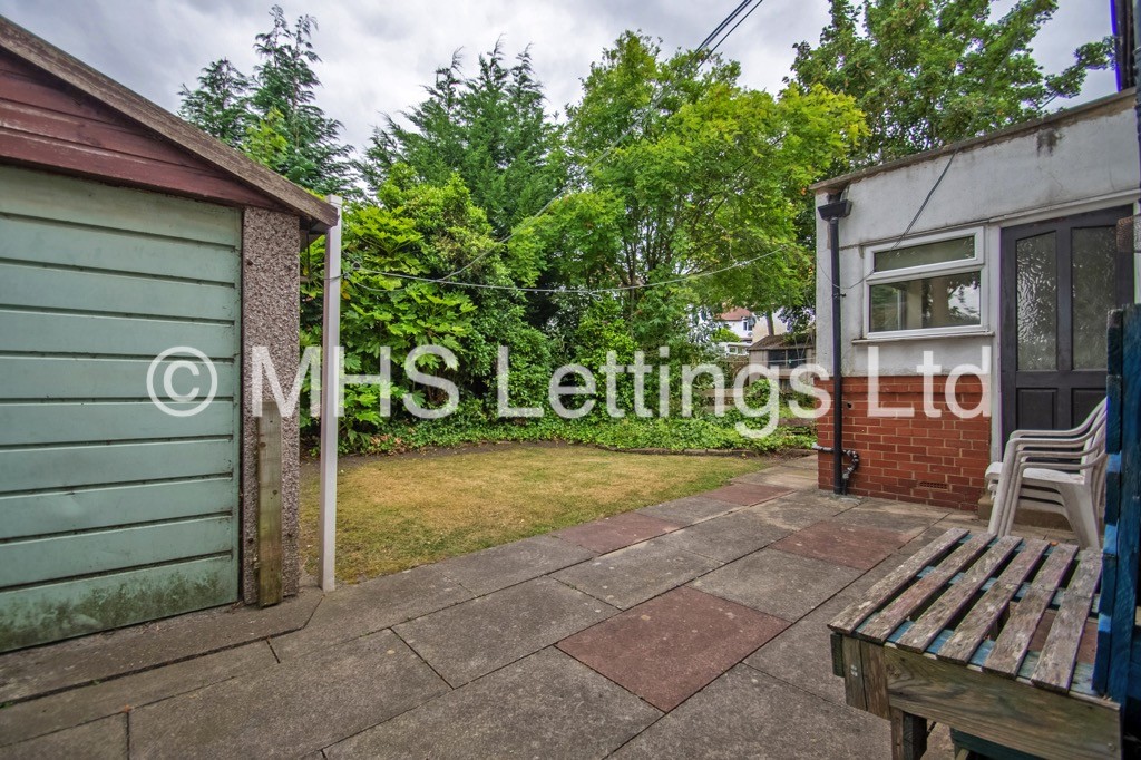 Photo of 3 Bedroom Mid Terraced House in 29 Langdale Avenue, Leeds, LS6 3HA