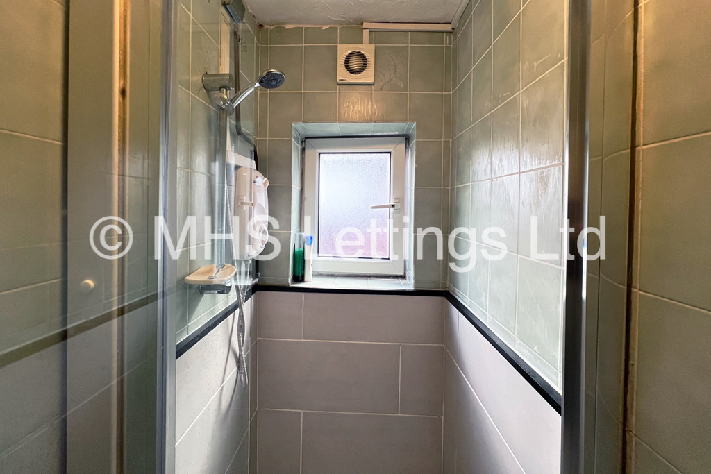 Photo of 4 Bedroom Semi-Detached House in 24 Becketts Park Drive, Leeds, LS6 3PB