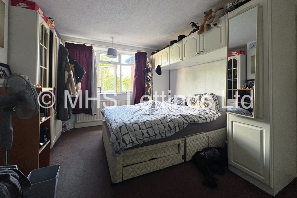 Photo of 4 Bedroom Semi-Detached House in 24 Becketts Park Drive, Leeds, LS6 3PB