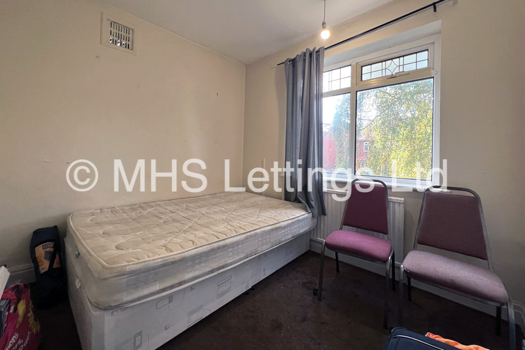 Photo of 4 Bedroom Semi-Detached House in 24 Becketts Park Drive, Leeds, LS6 3PB