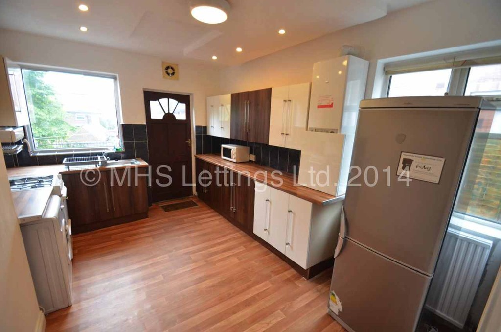 Photo of 4 Bedroom Semi-Detached House in 24 Becketts Park Drive, Leeds, LS6 3PB