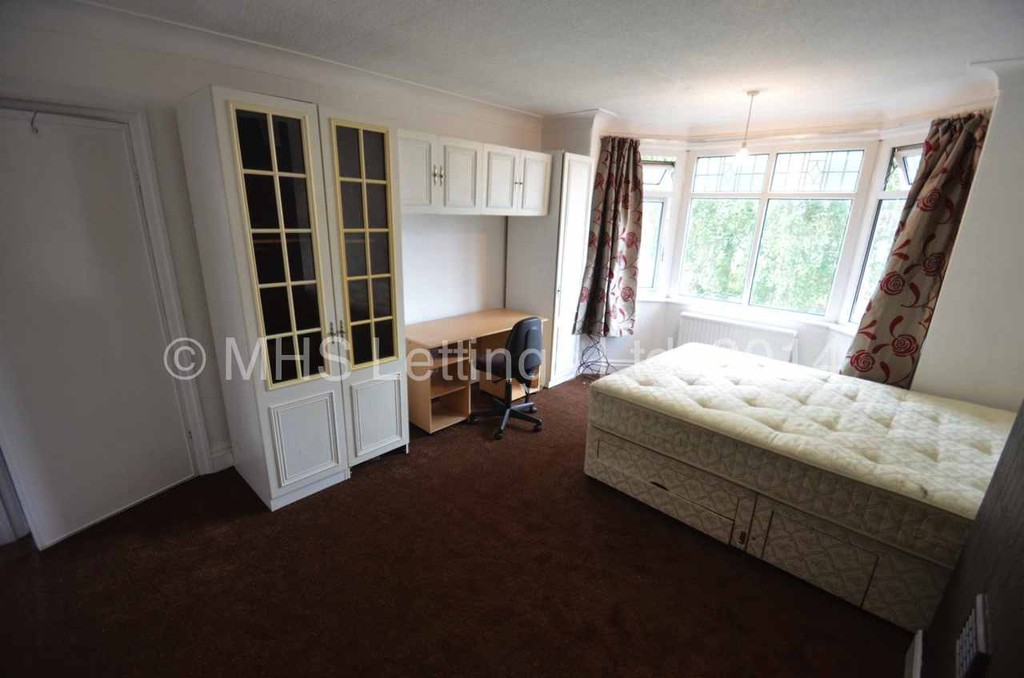 Photo of 4 Bedroom Semi-Detached House in 24 Becketts Park Drive, Leeds, LS6 3PB