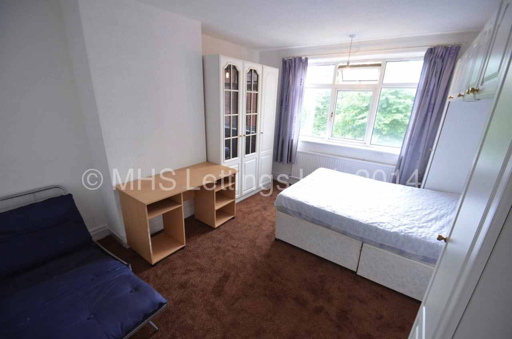Photo of 4 Bedroom Semi-Detached House in 24 Becketts Park Drive, Leeds, LS6 3PB