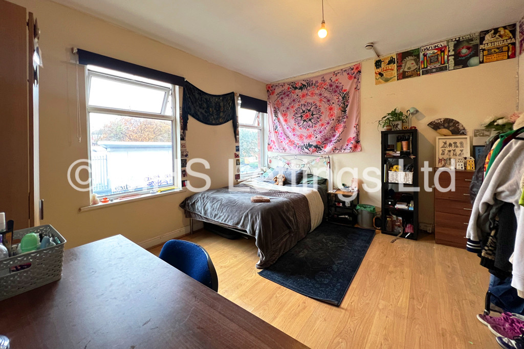 Photo of 5 Bedroom Mid Terraced House in 9 Ashville Road, Leeds, LS6 1NA