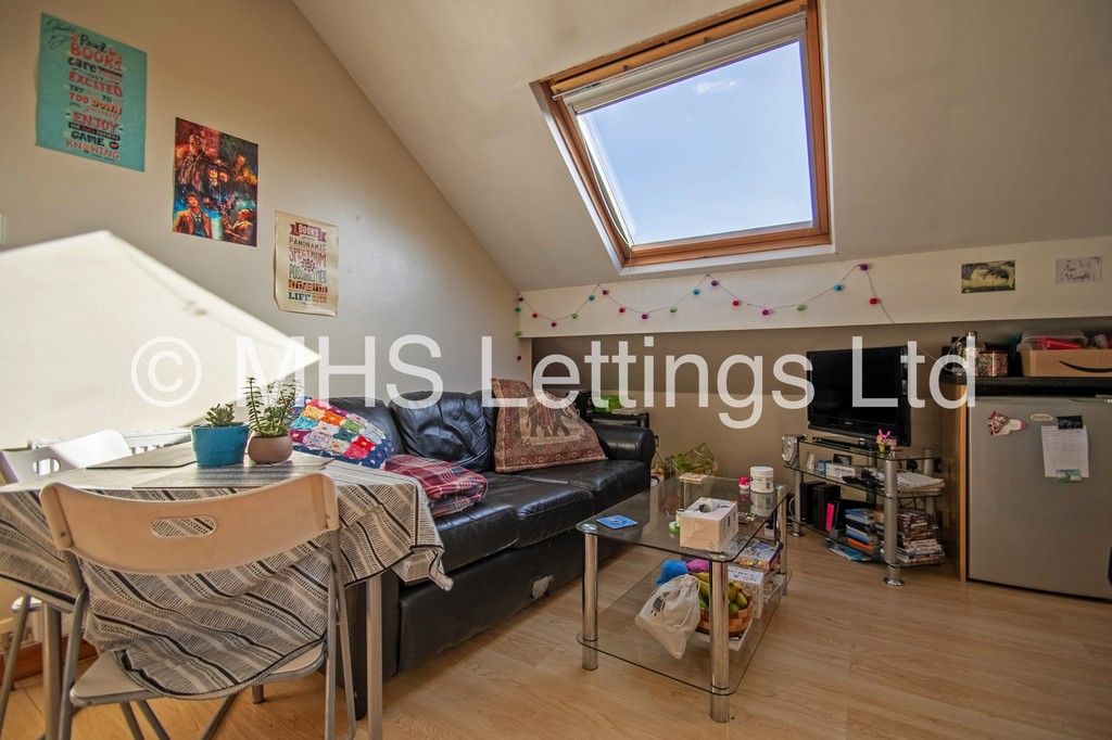 Photo of 2 Bedroom Flat in Flat A (Top), 2 Richmond Road, Leeds, LS6 1BX