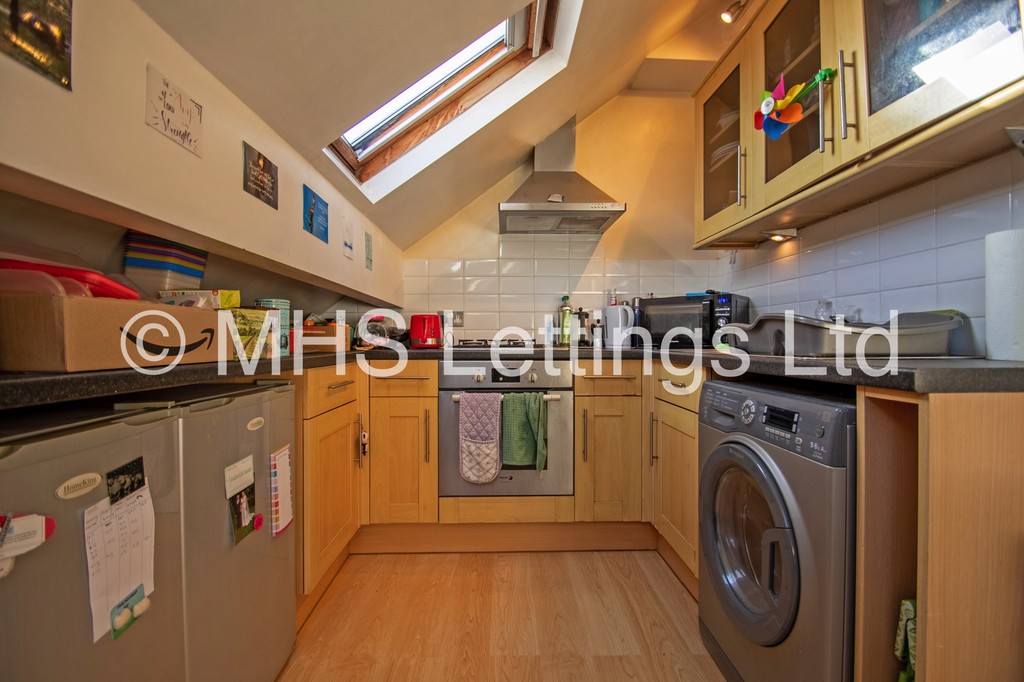 Photo of 2 Bedroom Flat in Flat A (Top), 2 Richmond Road, Leeds, LS6 1BX