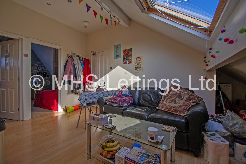 Photo of 2 Bedroom Flat in Flat A (Top), 2 Richmond Road, Leeds, LS6 1BX
