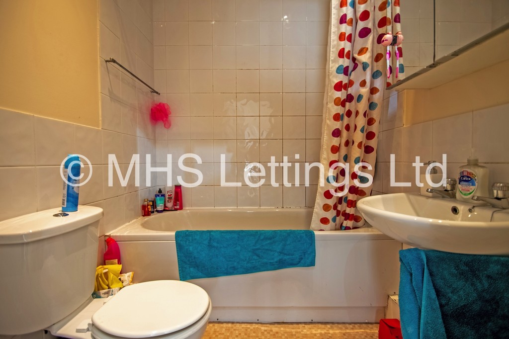 Photo of 2 Bedroom Flat in Flat A (Top), 2 Richmond Road, Leeds, LS6 1BX