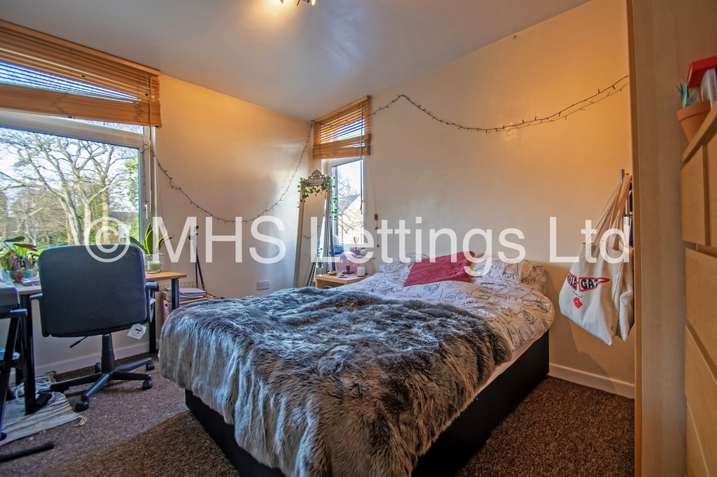 Photo of 2 Bedroom Flat in Flat B (Middle), 2 Richmond Road, Leeds, LS6 1BX