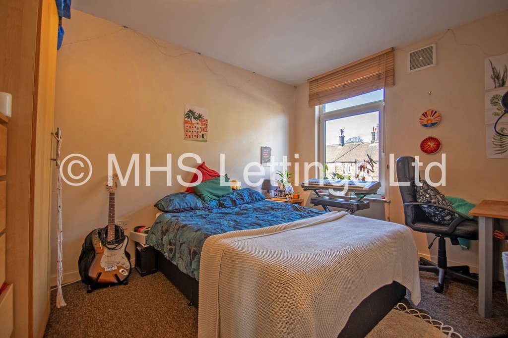 Photo of 2 Bedroom Flat in Flat B (Middle), 2 Richmond Road, Leeds, LS6 1BX