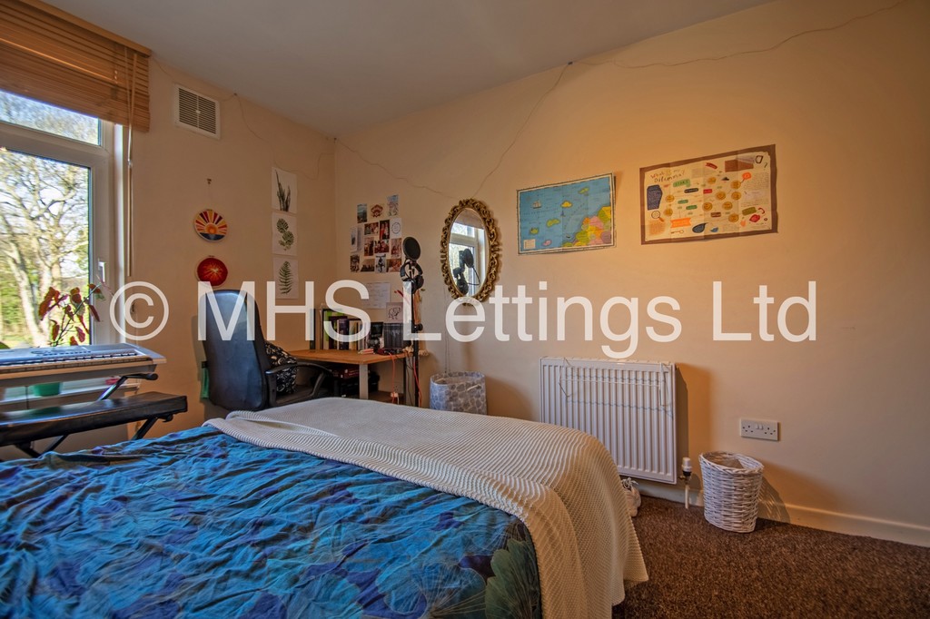 Photo of 2 Bedroom Flat in Flat B (Middle), 2 Richmond Road, Leeds, LS6 1BX