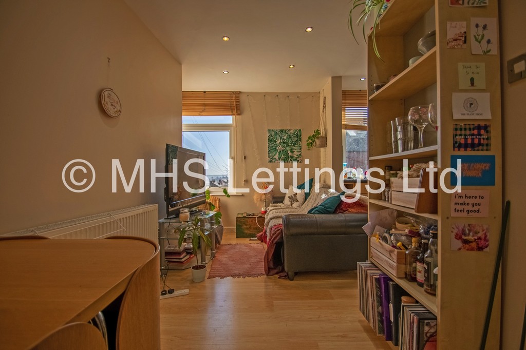Photo of 2 Bedroom Flat in Flat B (Middle), 2 Richmond Road, Leeds, LS6 1BX