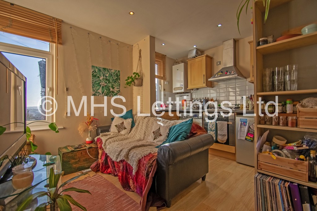 Photo of 2 Bedroom Flat in Flat B (Middle), 2 Richmond Road, Leeds, LS6 1BX