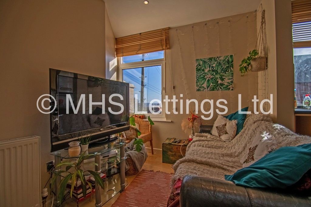 Photo of 2 Bedroom Flat in Flat B (Middle), 2 Richmond Road, Leeds, LS6 1BX