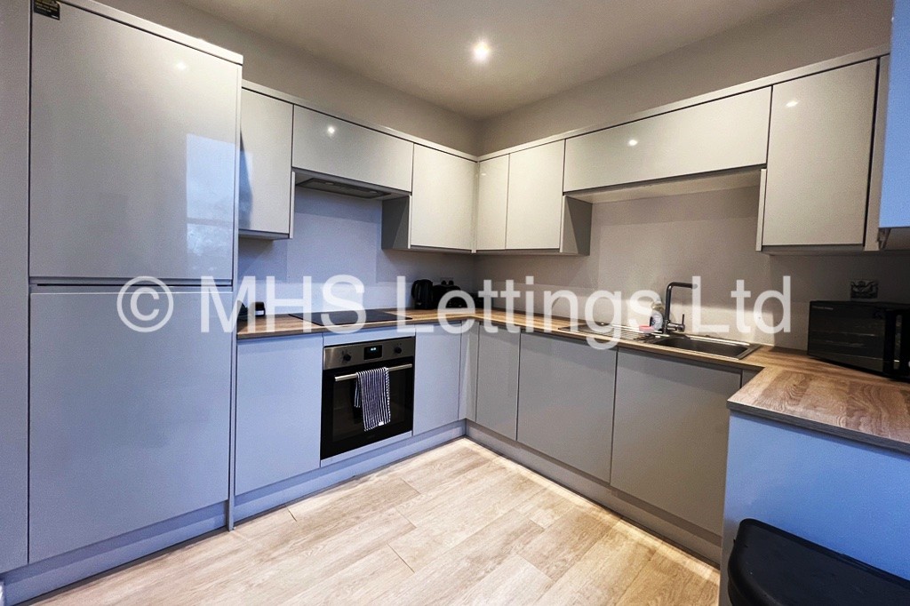 Photo of 3 Bedroom Flat in 32 Back Regent Park Terrace, Leeds, LS6 2AX