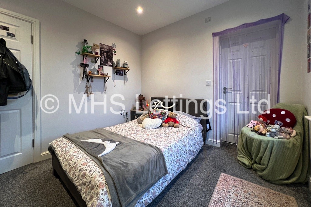 Photo of 3 Bedroom Flat in 32 Back Regent Park Terrace, Leeds, LS6 2AX