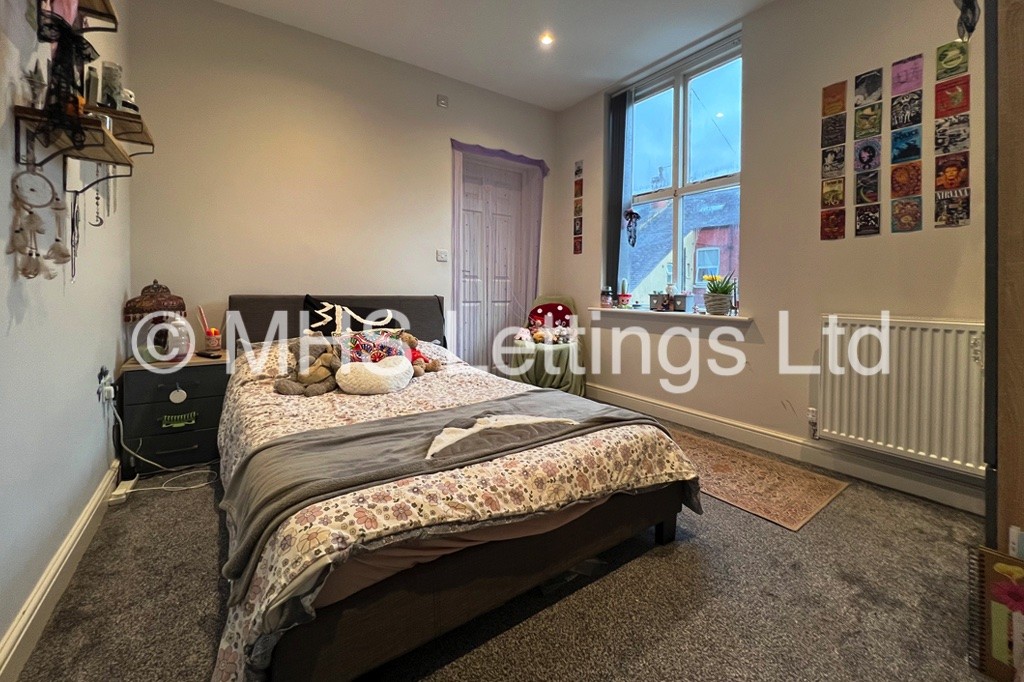 Photo of 3 Bedroom Flat in 32 Back Regent Park Terrace, Leeds, LS6 2AX