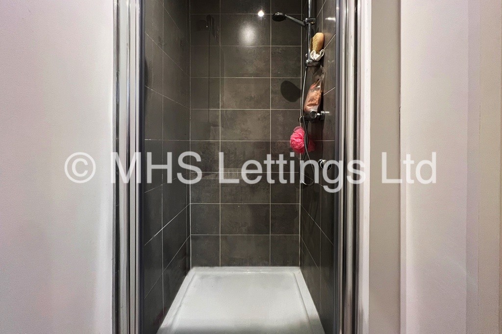 Photo of 3 Bedroom Flat in 32 Back Regent Park Terrace, Leeds, LS6 2AX