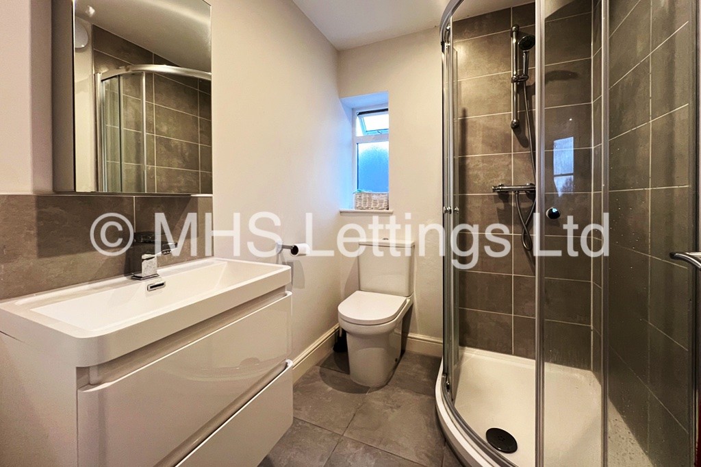 Photo of 3 Bedroom Flat in 32 Back Regent Park Terrace, Leeds, LS6 2AX