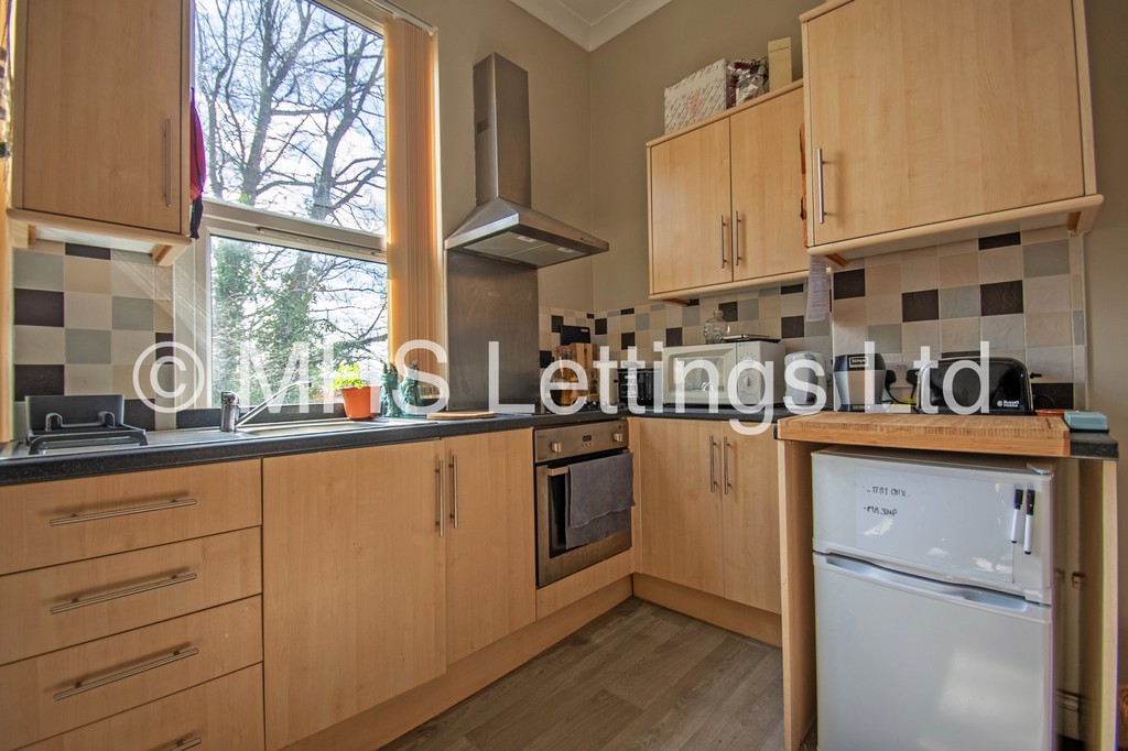 Photo of 1 Bedroom Flat in Flat 4, 37 Moorland Avenue, Leeds, LS6 1AP