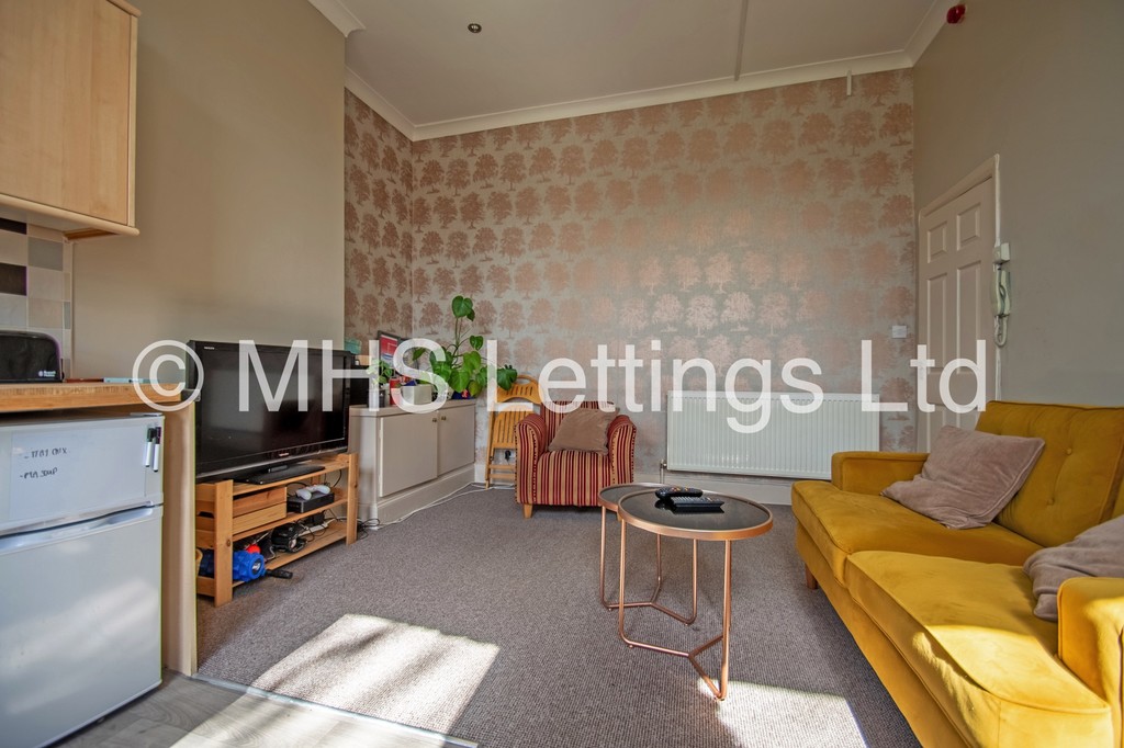 Photo of 1 Bedroom Flat in Flat 4, 37 Moorland Avenue, Leeds, LS6 1AP