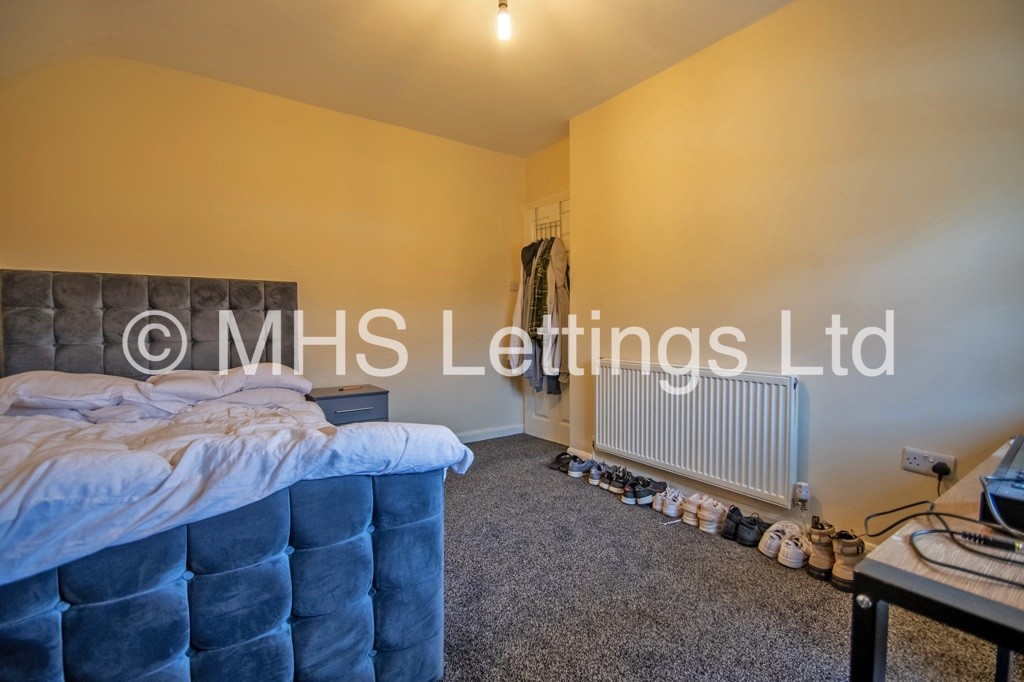 Photo of 2 Bedroom Semi-Detached House in 3 Burley Wood Lane, Leeds, LS4 2SU
