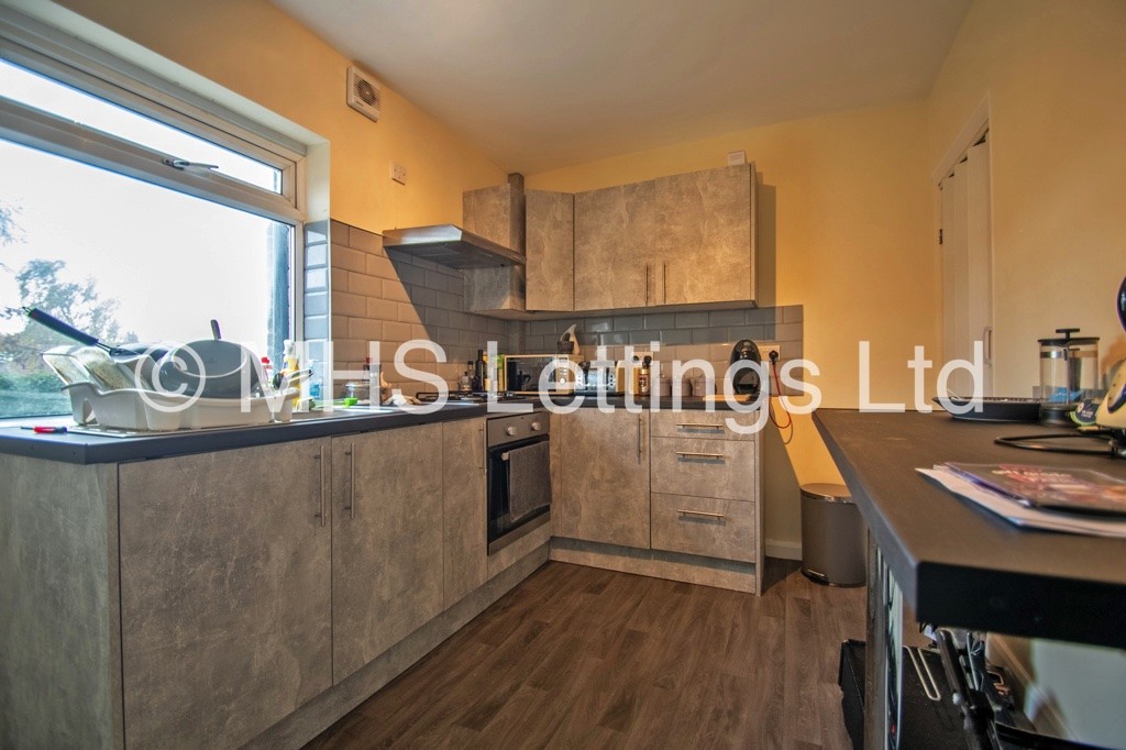 Photo of 2 Bedroom Semi-Detached House in 3 Burley Wood Lane, Leeds, LS4 2SU