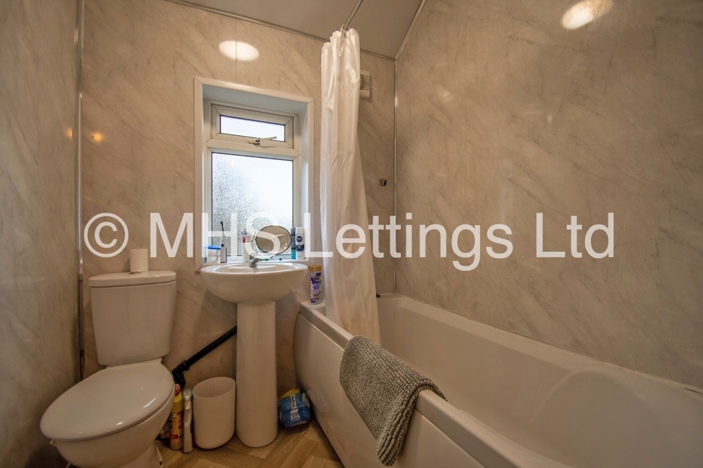 Photo of 2 Bedroom Semi-Detached House in 3 Burley Wood Lane, Leeds, LS4 2SU