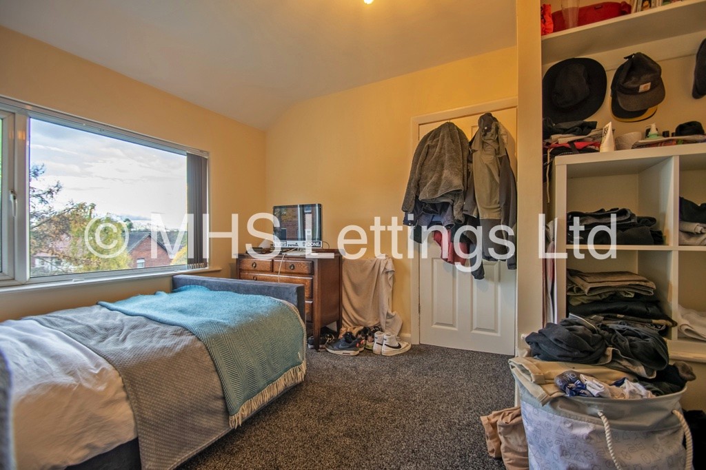 Photo of 2 Bedroom Semi-Detached House in 3 Burley Wood Lane, Leeds, LS4 2SU