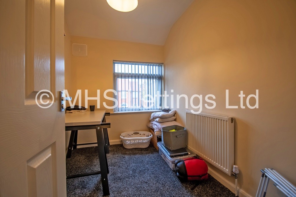 Photo of 2 Bedroom Semi-Detached House in 3 Burley Wood Lane, Leeds, LS4 2SU