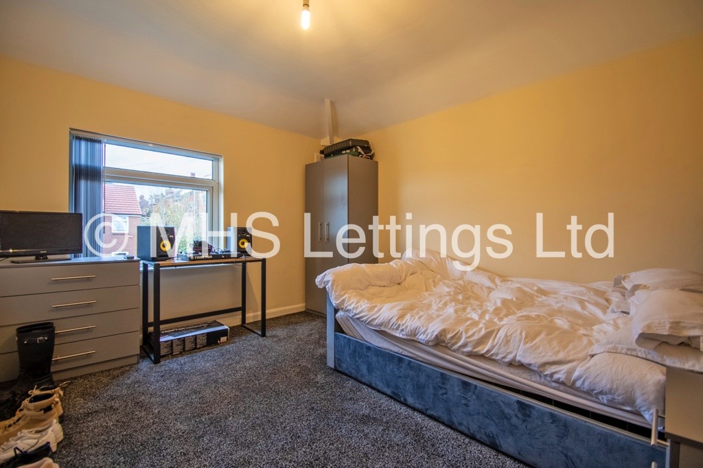 Photo of 2 Bedroom Semi-Detached House in 3 Burley Wood Lane, Leeds, LS4 2SU