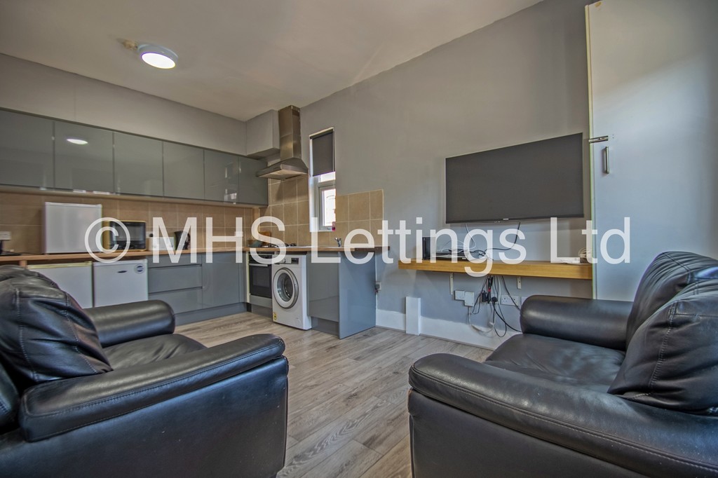 Photo of 4 Bedroom Flat in 80a Brudenell Road, Leeds, LS6 1EG