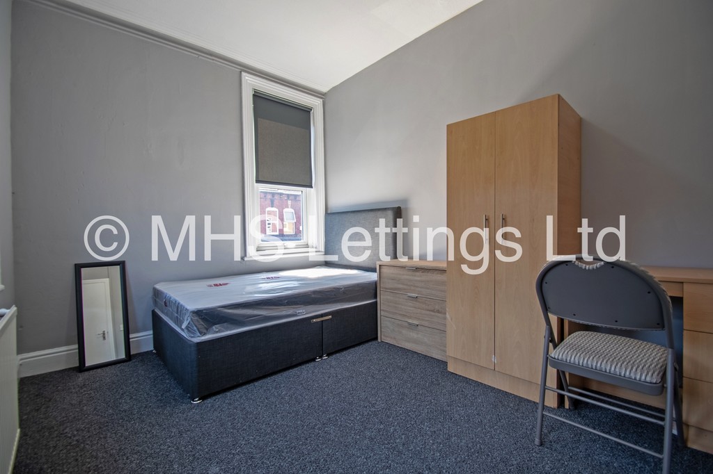 Photo of 4 Bedroom Flat in 80a Brudenell Road, Leeds, LS6 1EG