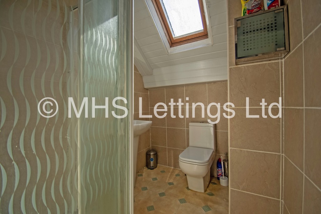 Photo of 4 Bedroom Flat in 80a Brudenell Road, Leeds, LS6 1EG