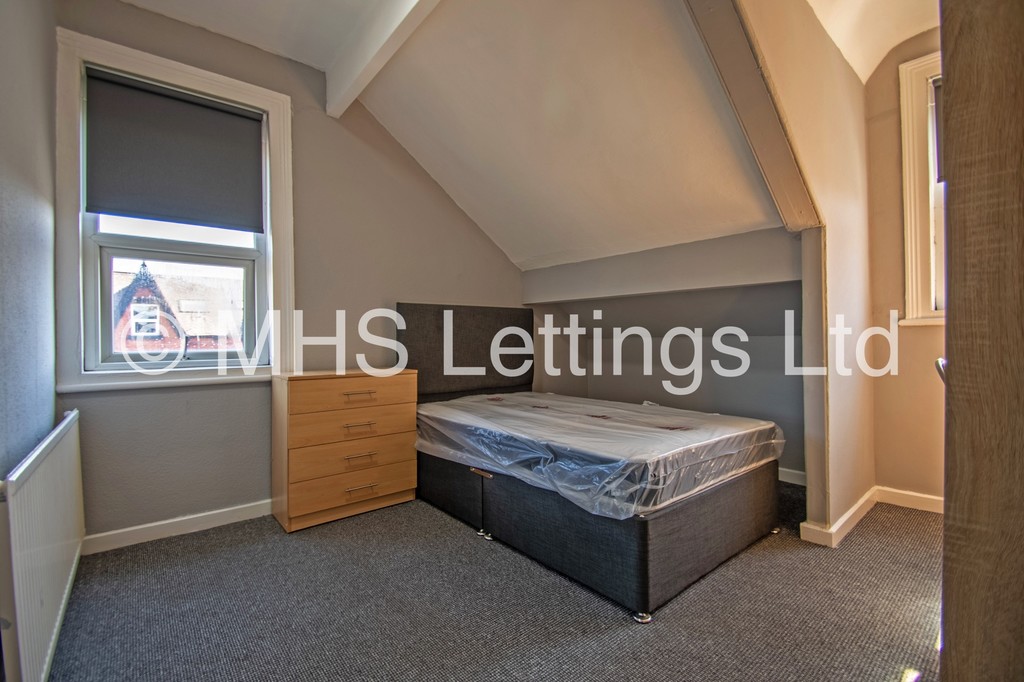 Photo of 4 Bedroom Flat in 80a Brudenell Road, Leeds, LS6 1EG