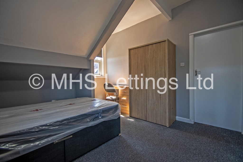 Photo of 4 Bedroom Flat in 80a Brudenell Road, Leeds, LS6 1EG