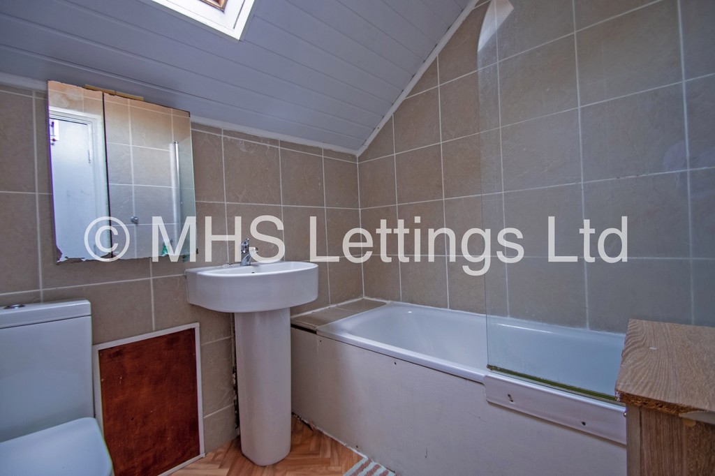 Photo of 4 Bedroom Flat in 80a Brudenell Road, Leeds, LS6 1EG