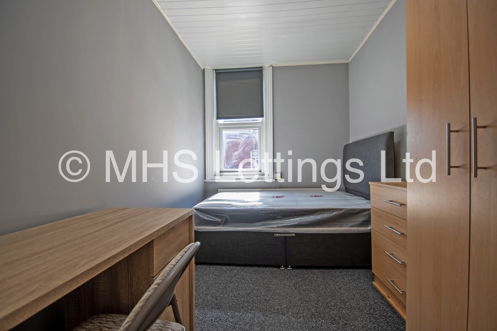 Photo of 4 Bedroom Flat in 80a Brudenell Road, Leeds, LS6 1EG