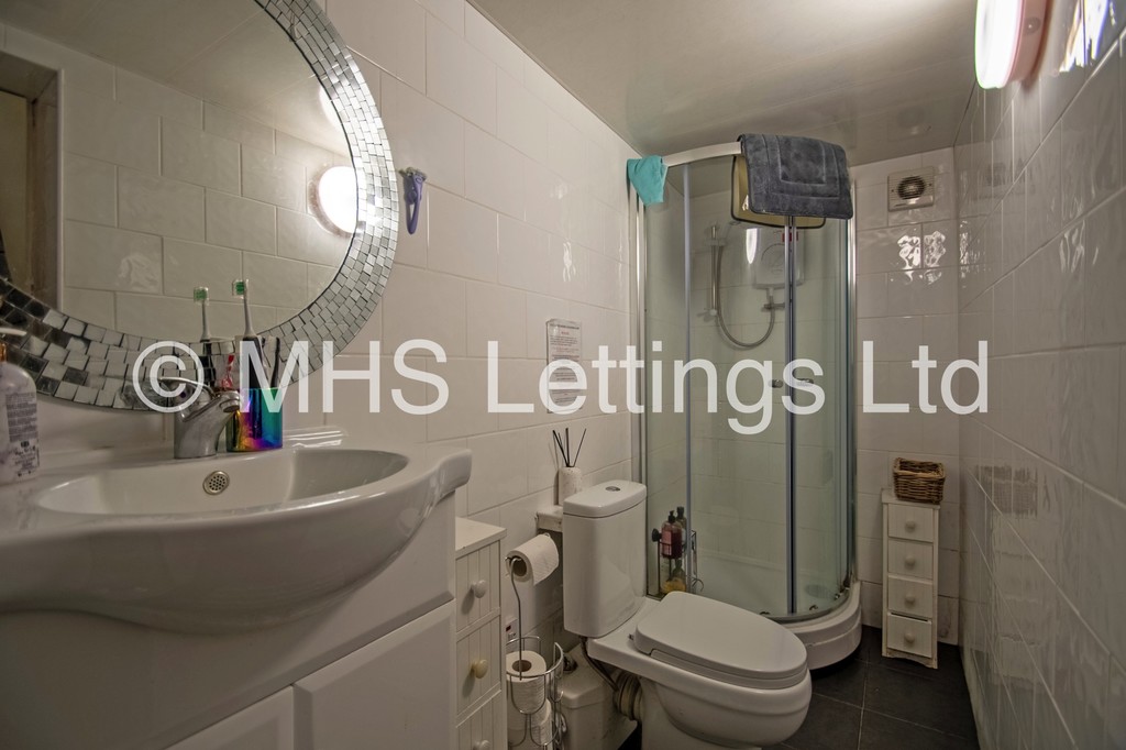 Photo of 3 Bedroom Mid Terraced House in 14 Granby Place, Leeds, LS6 3BD