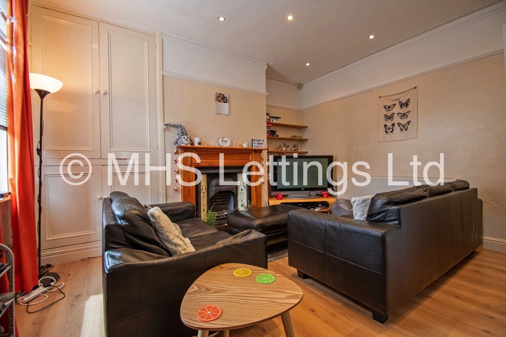 Photo of 3 Bedroom Mid Terraced House in 14 Granby Place, Leeds, LS6 3BD