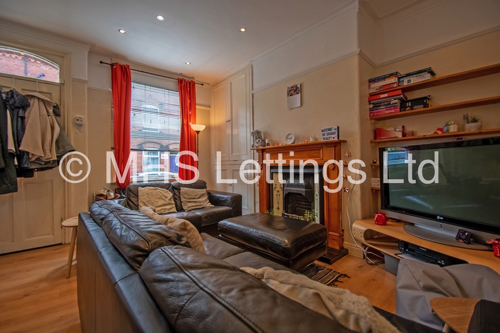 Photo of 3 Bedroom Mid Terraced House in 14 Granby Place, Leeds, LS6 3BD